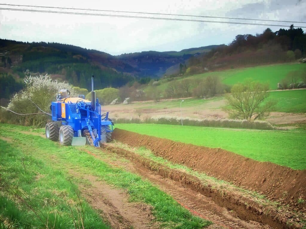 Rohrleitungsbau und Pipeline-Verlegung mit LIBA Grabenfräse